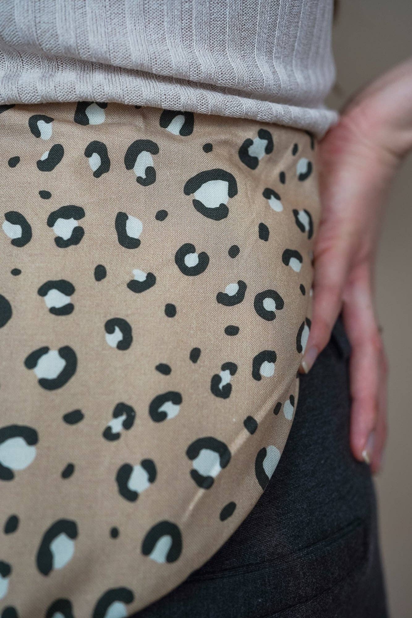 Cuscino di farro da legare - Fascia per la pancia motivo leopardato beige