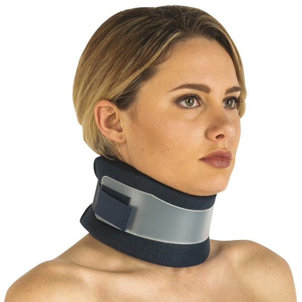 Collare cervicale semirigido