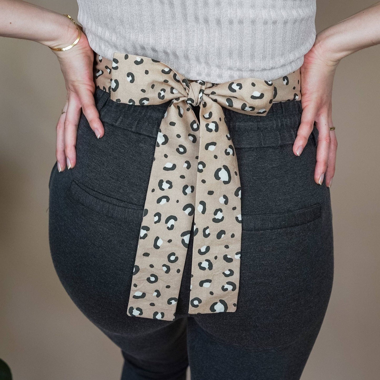 Cuscino di farro da legare - Fascia per la pancia motivo leopardato beige