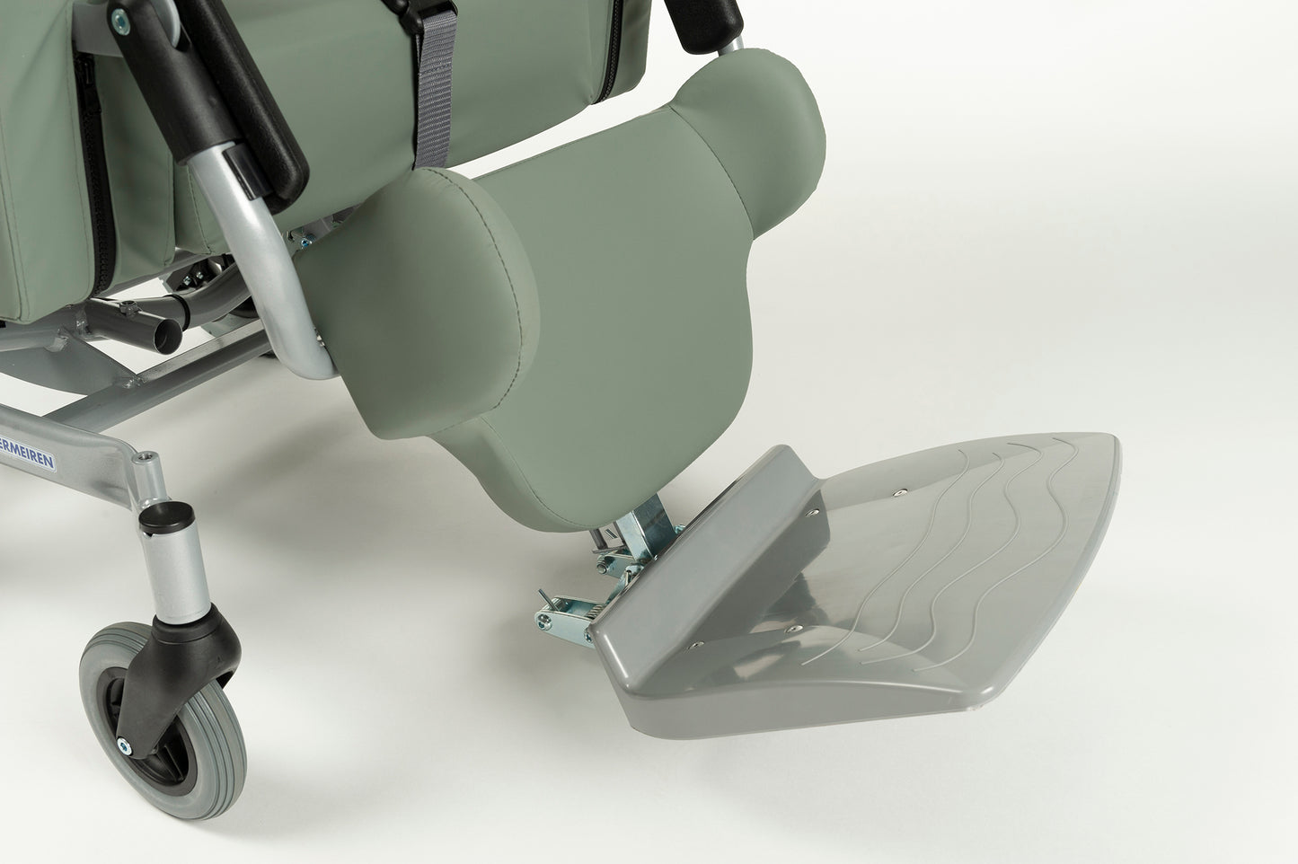 Seggiolone polifuzionale per interni/esterni Mod. CORAILLE