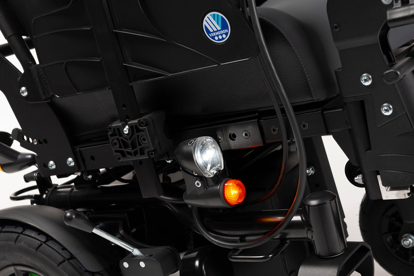 Carrozzina elettronica compatta per interni/esterni a trazione posteriore TURIOS DELUXE